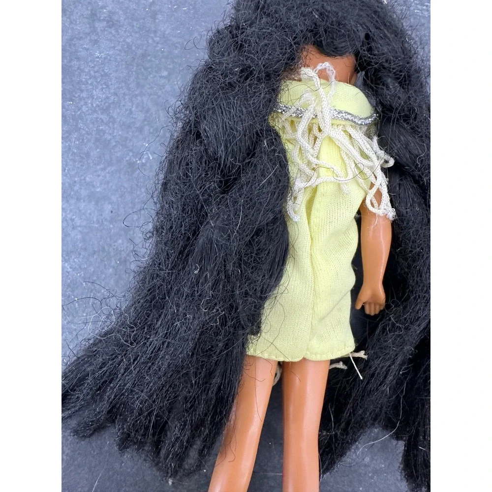 Vintage Kid Kore Heartland Dancing Brook Doll Native American yellow